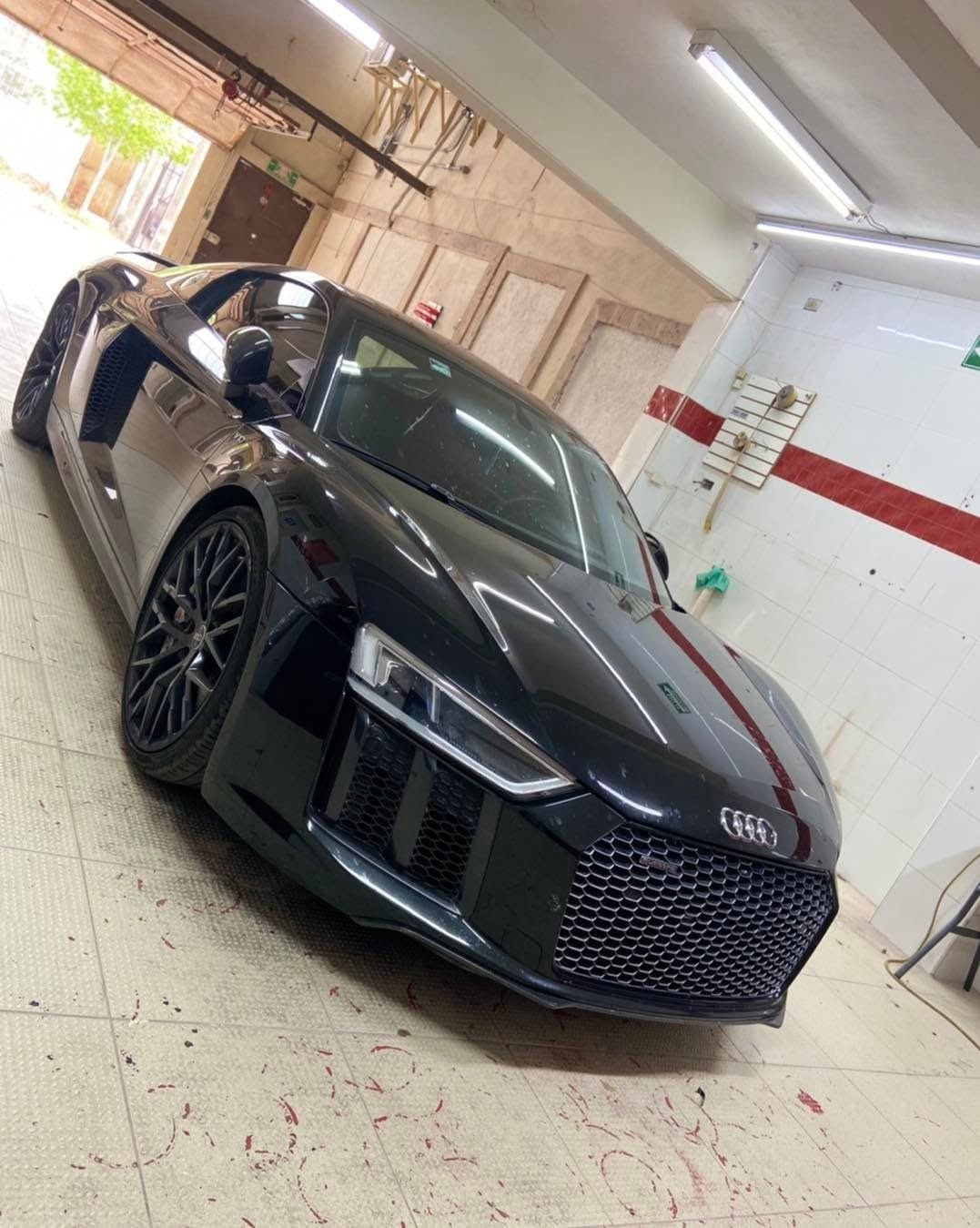 Audi R8 en acabado negro